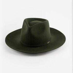 BNWT Rowan Green size S/M. Beautiful hat, just haven’t reached for it!